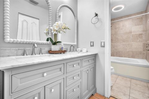 Villa ou maison à vendre à Hialeah, Floride: 4 chambres, 152.17 m2 № 1930009 - photo 25