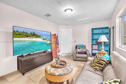 Villa ou maison à vendre à Hialeah, Floride: 4 chambres, 152.17 m2 № 1930009 - photo 15