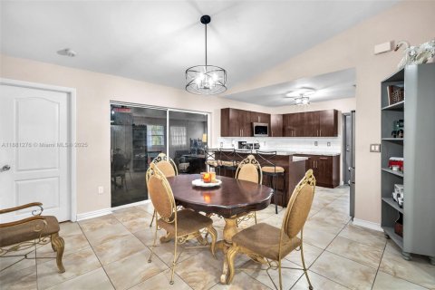 Villa ou maison à vendre à Hialeah, Floride: 4 chambres, 152.17 m2 № 1930009 - photo 20