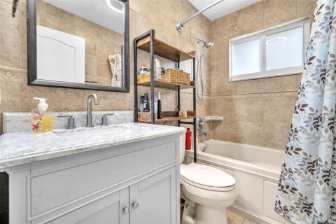 Villa ou maison à vendre à Hialeah, Floride: 4 chambres, 152.17 m2 № 1930009 - photo 6