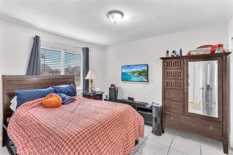 Villa ou maison à vendre à Hialeah, Floride: 4 chambres, 152.17 m2 № 1930009 - photo 10