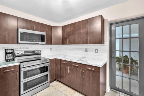 Villa ou maison à vendre à Hialeah, Floride: 4 chambres, 152.17 m2 № 1930009 - photo 23