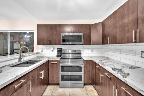 Villa ou maison à vendre à Hialeah, Floride: 4 chambres, 152.17 m2 № 1930009 - photo 22