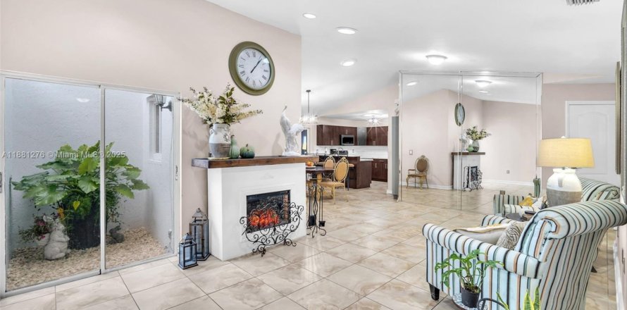 Villa ou maison à Hialeah, Floride 4 chambres, 152.17 m2 № 1930009