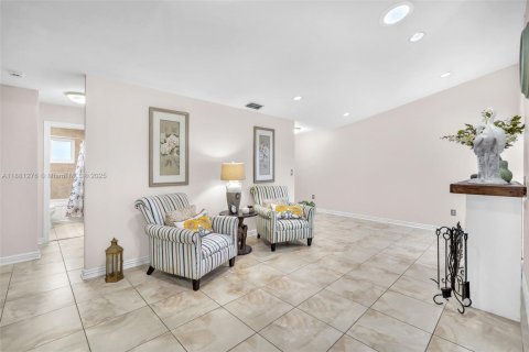Villa ou maison à vendre à Hialeah, Floride: 4 chambres, 152.17 m2 № 1930009 - photo 24