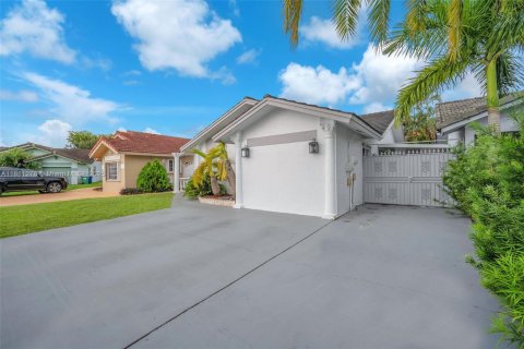 Villa ou maison à vendre à Hialeah, Floride: 4 chambres, 152.17 m2 № 1930009 - photo 7
