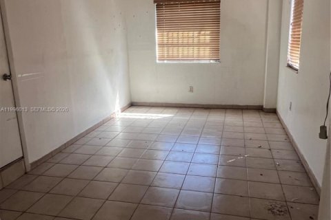 Casa en venta en Opa-locka, Florida, 4 dormitorios, 127.46 m2 № 2058620 - foto 7