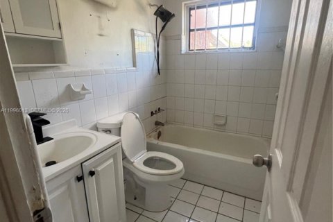 Casa en venta en Opa-locka, Florida, 4 dormitorios, 127.46 m2 № 2058620 - foto 17