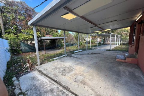 Casa en venta en Opa-locka, Florida, 4 dormitorios, 127.46 m2 № 2058620 - foto 13