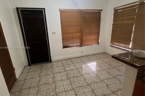 Casa en venta en Opa-locka, Florida, 4 dormitorios, 127.46 m2 № 2058620 - foto 4