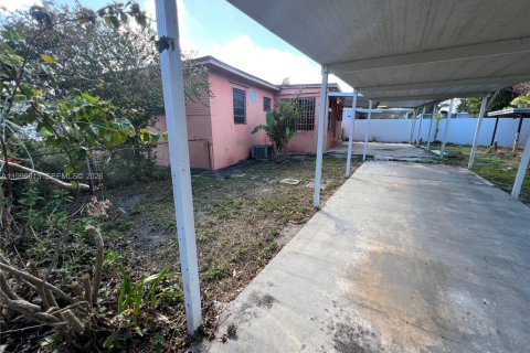 Casa en venta en Opa-locka, Florida, 4 dormitorios, 127.46 m2 № 2058620 - foto 14