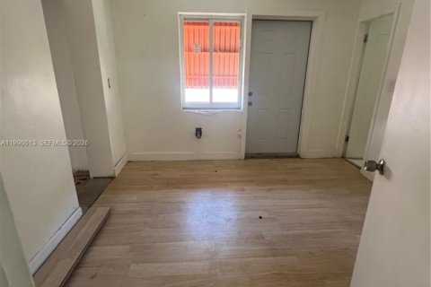 Casa en venta en Opa-locka, Florida, 4 dormitorios, 127.46 m2 № 2058620 - foto 6