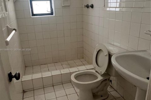 Casa en venta en Opa-locka, Florida, 4 dormitorios, 127.46 m2 № 2058620 - foto 9