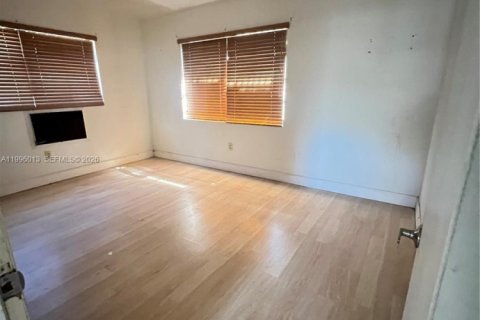 Casa en venta en Opa-locka, Florida, 4 dormitorios, 127.46 m2 № 2058620 - foto 10