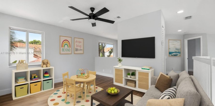 House in Hollywood, Florida 3 bedrooms, 163.88 sq.m. № 1891267