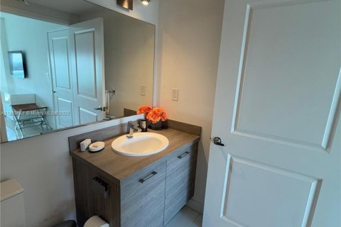 Condominio en alquiler en Sunny Isles Beach, Florida, 2 dormitorios, 146.69 m2 № 2059683 - foto 13