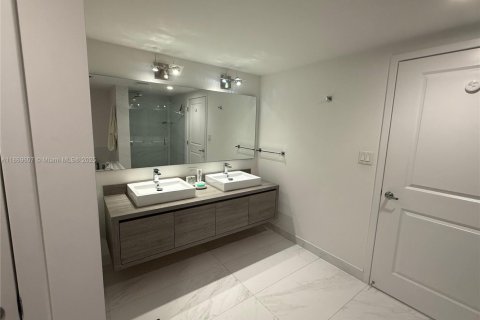 Condominio en alquiler en Sunny Isles Beach, Florida, 2 dormitorios, 146.69 m2 № 2059683 - foto 18