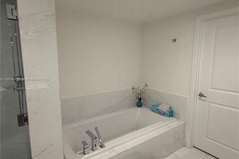 Condominio en alquiler en Sunny Isles Beach, Florida, 2 dormitorios, 146.69 m2 № 2059683 - foto 19