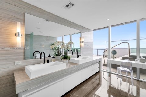 Condominio en venta en Fort Lauderdale, Florida, 4 dormitorios, 349.96 m2 № 1488928 - foto 5