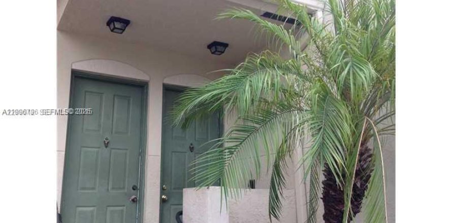 Condo in Sunrise, Florida, 3 bedrooms  № 2058280