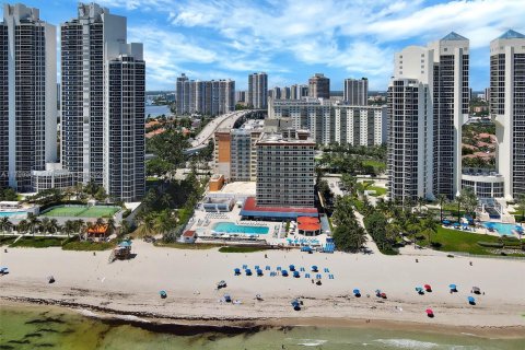 Condo in Sunny Isles Beach, Florida  № 1728393 - photo 23