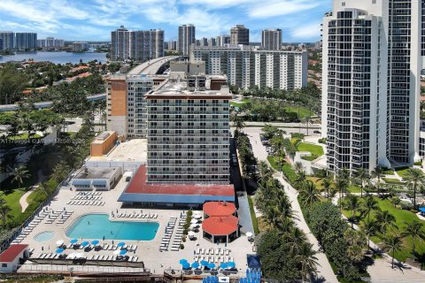 Condo in Sunny Isles Beach, Florida  № 1728393 - photo 21