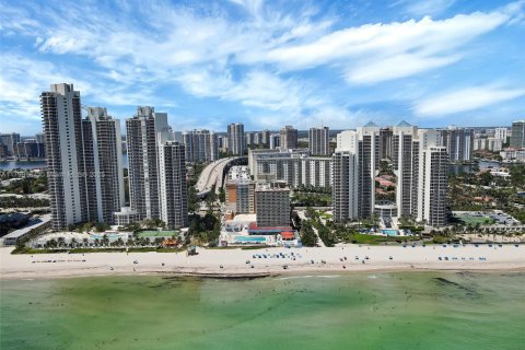Condo in Sunny Isles Beach, Florida  № 1728393 - photo 25