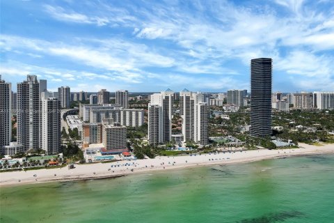 Condo in Sunny Isles Beach, Florida  № 1728393 - photo 24
