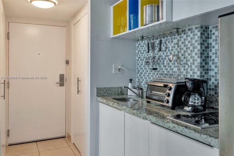 Condo in Sunny Isles Beach, Florida  № 1728393 - photo 2