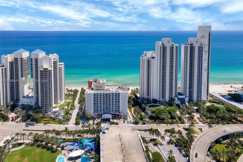 Condo in Sunny Isles Beach, Florida  № 1728393 - photo 20