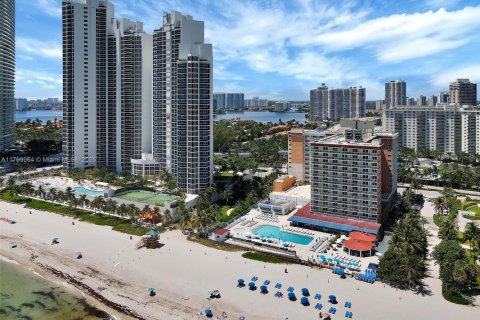 Condo in Sunny Isles Beach, Florida  № 1728393 - photo 22