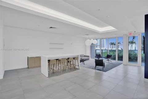 Condo in Miami, Florida, 1 bedroom  № 1983500 - photo 23