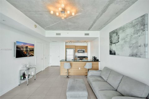Condo in Miami, Florida, 1 bedroom  № 1983500 - photo 8