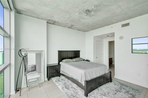 Condo in Miami, Florida, 1 bedroom  № 1983500 - photo 10
