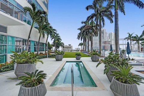 Condo in Miami, Florida, 1 bedroom  № 1983500 - photo 2