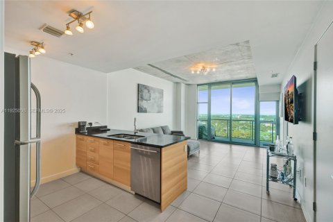 Condo in Miami, Florida, 1 bedroom  № 1983500 - photo 7