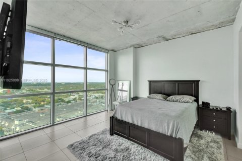 Condo in Miami, Florida, 1 bedroom  № 1983500 - photo 9