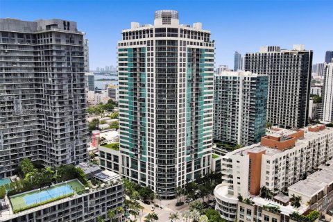 Condo in Miami, Florida, 1 bedroom  № 1983500 - photo 1