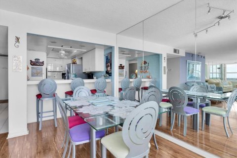 Condominio en venta en Redington Shores, Florida, 2 dormitorios, 134.71 m2 № 1642889 - foto 10