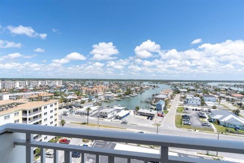 Condominio en venta en Redington Shores, Florida, 2 dormitorios, 134.71 m2 № 1642889 - foto 3