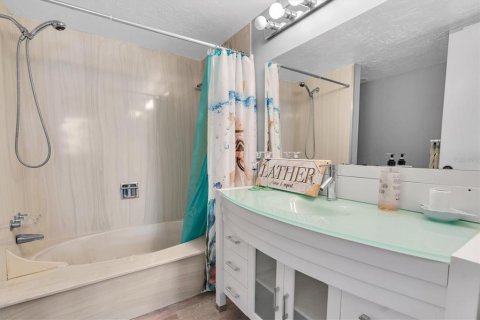Condominio en venta en Redington Shores, Florida, 2 dormitorios, 134.71 m2 № 1642889 - foto 16