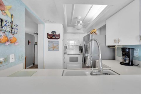 Condominio en venta en Redington Shores, Florida, 2 dormitorios, 134.71 m2 № 1642889 - foto 7