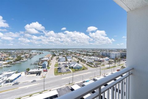 Condominio en venta en Redington Shores, Florida, 2 dormitorios, 134.71 m2 № 1642889 - foto 19