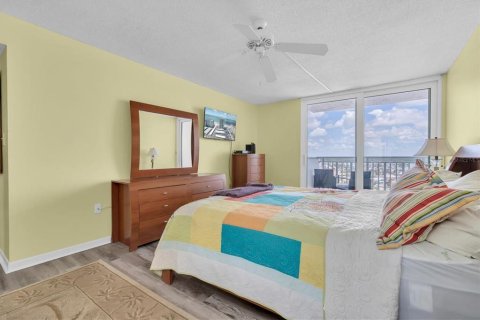 Condominio en venta en Redington Shores, Florida, 2 dormitorios, 134.71 m2 № 1642889 - foto 13
