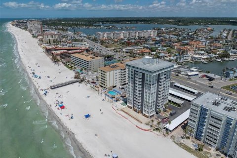 Condominio en venta en Redington Shores, Florida, 2 dormitorios, 134.71 m2 № 1642889 - foto 1