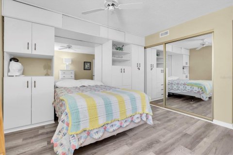 Condominio en venta en Redington Shores, Florida, 2 dormitorios, 134.71 m2 № 1642889 - foto 15