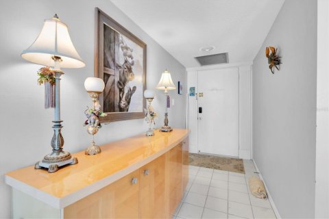 Condominio en venta en Redington Shores, Florida, 2 dormitorios, 134.71 m2 № 1642889 - foto 17