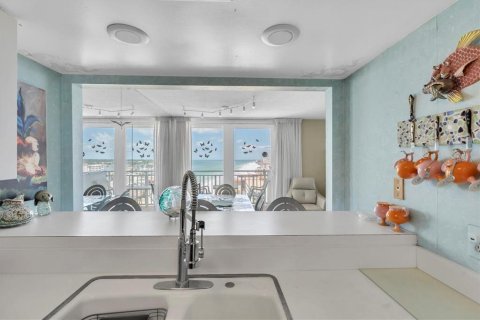 Condominio en venta en Redington Shores, Florida, 2 dormitorios, 134.71 m2 № 1642889 - foto 6