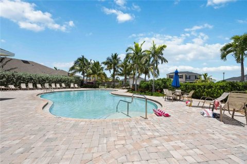 House in COVES OF ESTERO BAY in Fort Myers, Florida 3 bedrooms, 242.38 sq.m. № 1628270 - photo 6