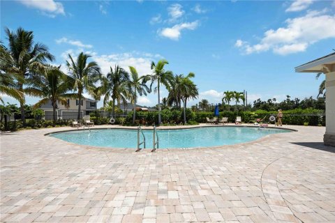 House in COVES OF ESTERO BAY in Fort Myers, Florida 3 bedrooms, 242.38 sq.m. № 1628270 - photo 2